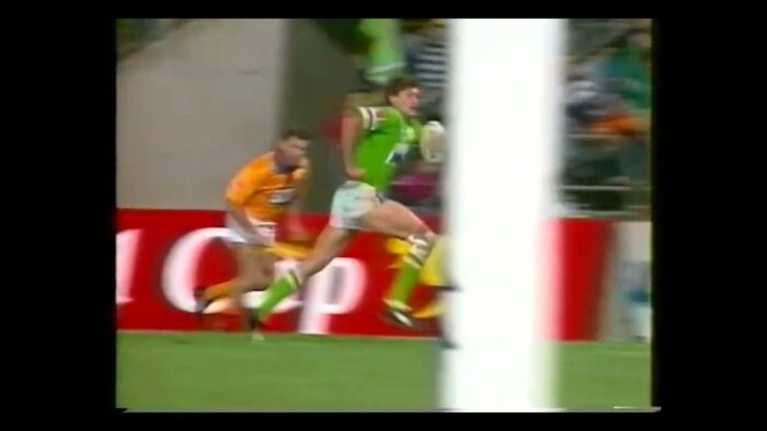 Video: 40 year Friday: Mullins incredible solo effort against Dragons
