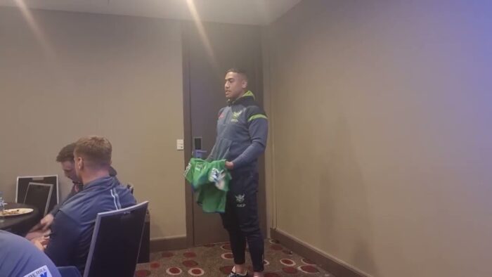 Video: Wighton presents Hopoate with debut jersey