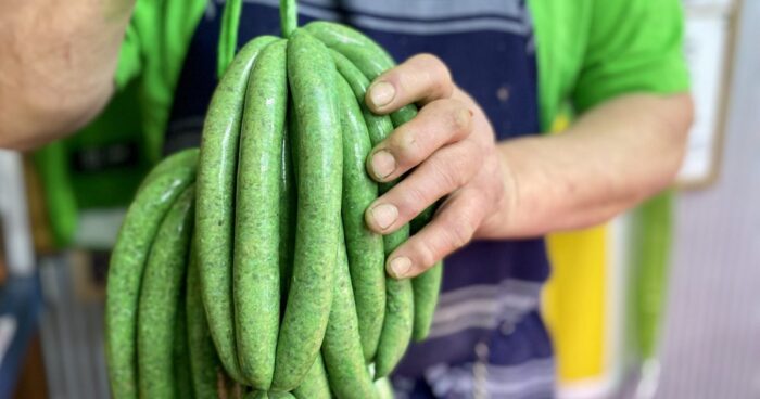 Stampede of interest for Queanbeyan butcher's green sausages ahead of Raiders final