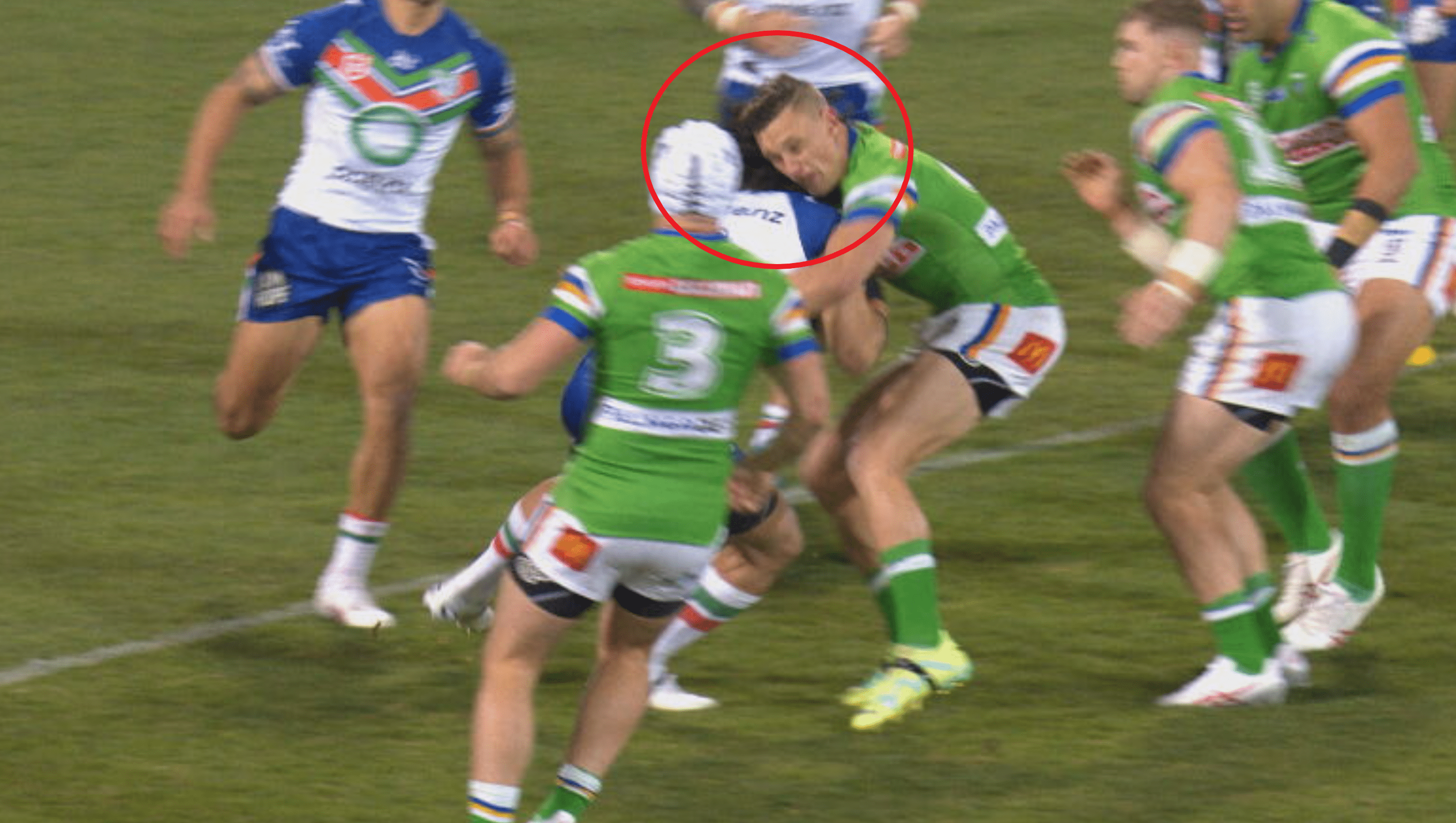 Mitch Barnett and Marata Niukore sin binned in Warriors victory over Canberra Raiders