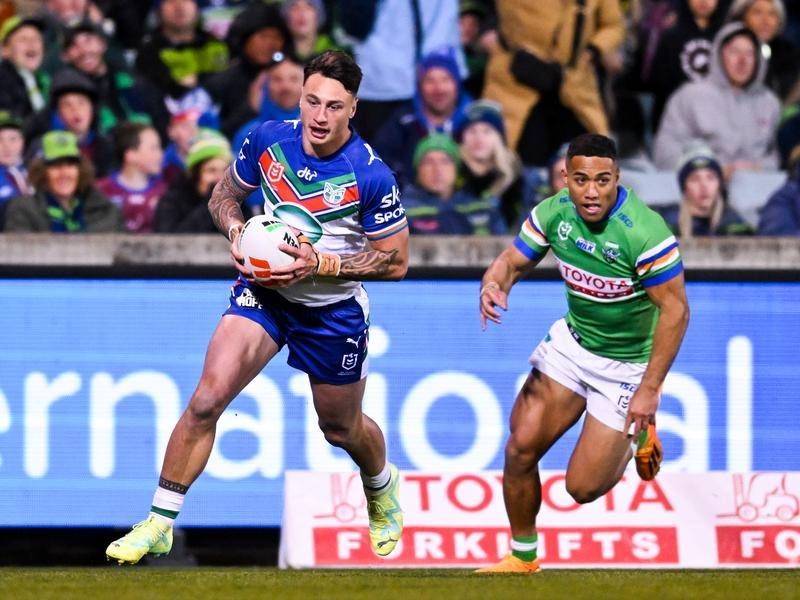 Warriors fullback Charnze Nicoll-Klokstad scores against his former club Canberra. (Lukas Coch/AAP PHOTOS)