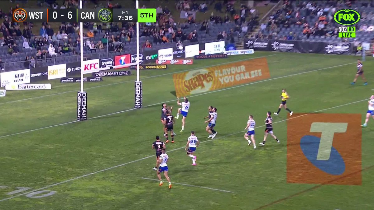 VIDEO | Fox League: Rapana takes advantage of the loose ball to extend the lead for the Raiders.