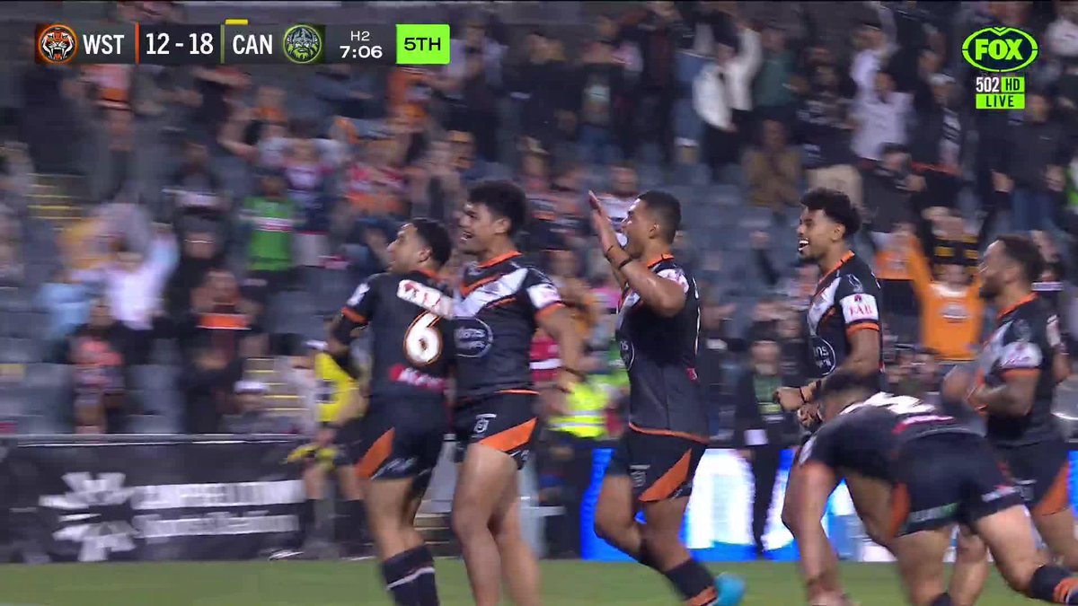 VIDEO | Fox League: The Tigers get ANOTHER! It's all tied up after the conversion is made! What a turnaround  ...