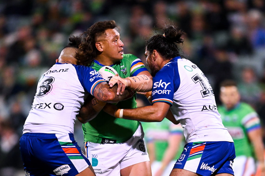 Warriors, Raiders battle for NRL top four spot