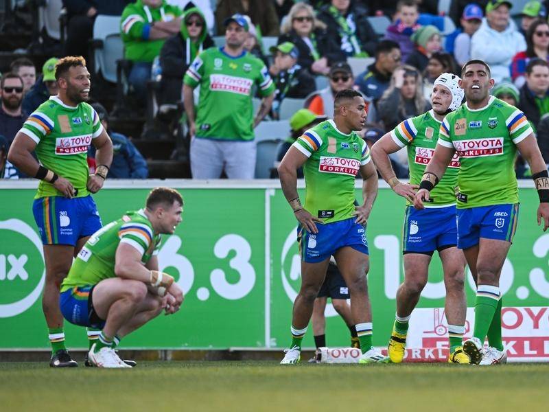 Canberra struggled to contain Newcastle during round 22's 28-6 loss at GIO Stadium. (Lukas Coch/AAP PHOTOS)