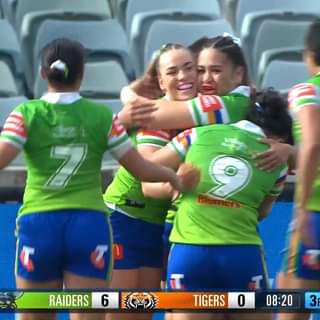 Hollie-Mae Dodd scores her first #NRLW try!...