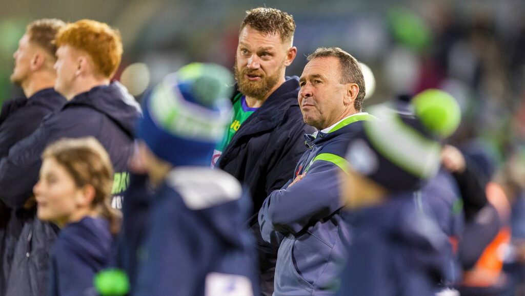 Co-captain Elliott Whitehead and coach Ricky Stuart. Picture by Sitthixay Ditthavong