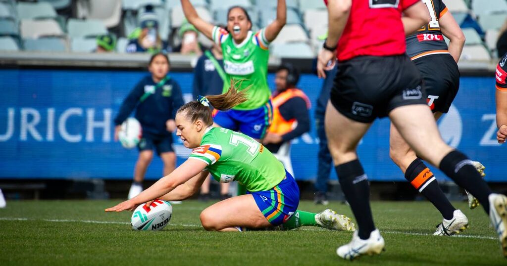 Canberra Raiders lose English star Hollie-Mae Dodd for do-or-die clash to decide NRLW finals fate