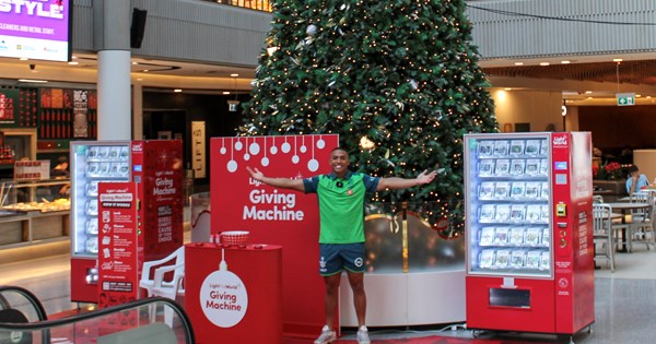 Canberra Raiders team up with the Giving Machines to Spread Holiday Cheer