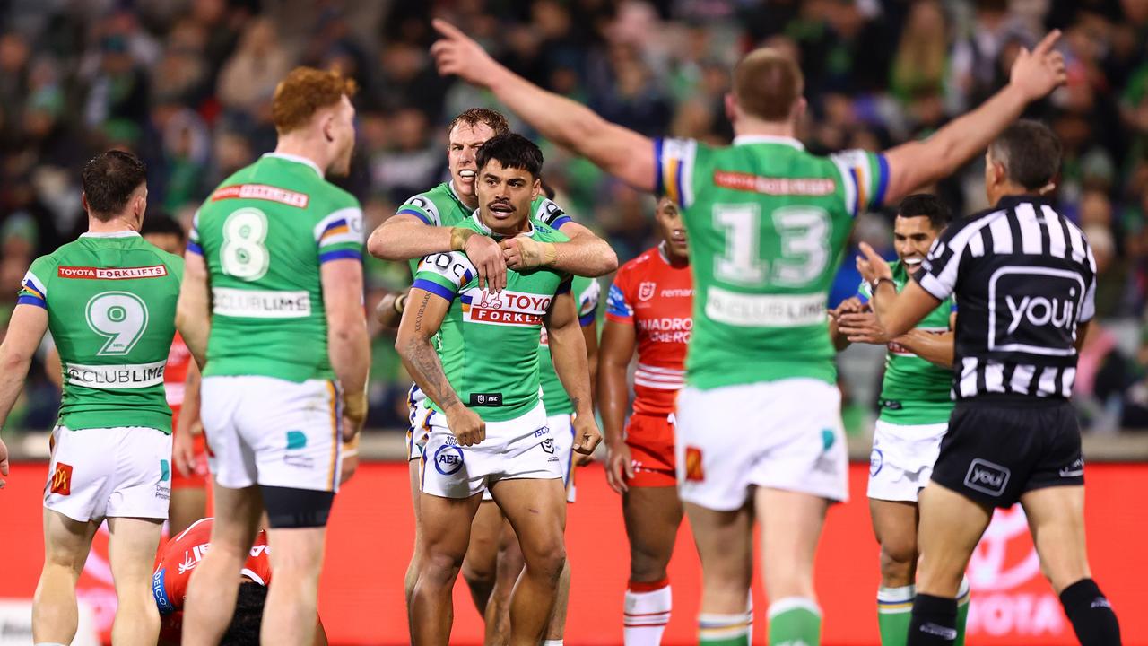 Kaeo Weekes steals the show as Raiders win 28-24 over Dragons