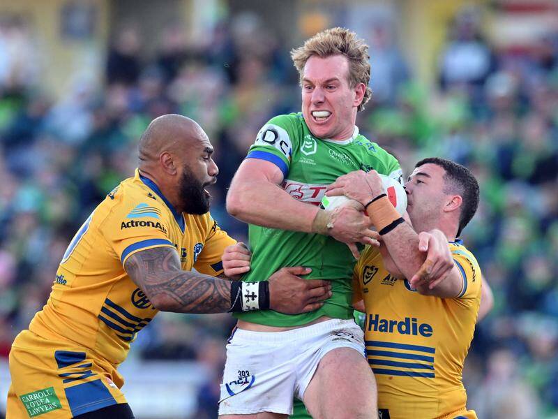 Zac Hosking (c) has extra motivation to make the 2025 grand final with the Canberra Raiders. Photo: Mick Tsikas/AAP PHOTOS