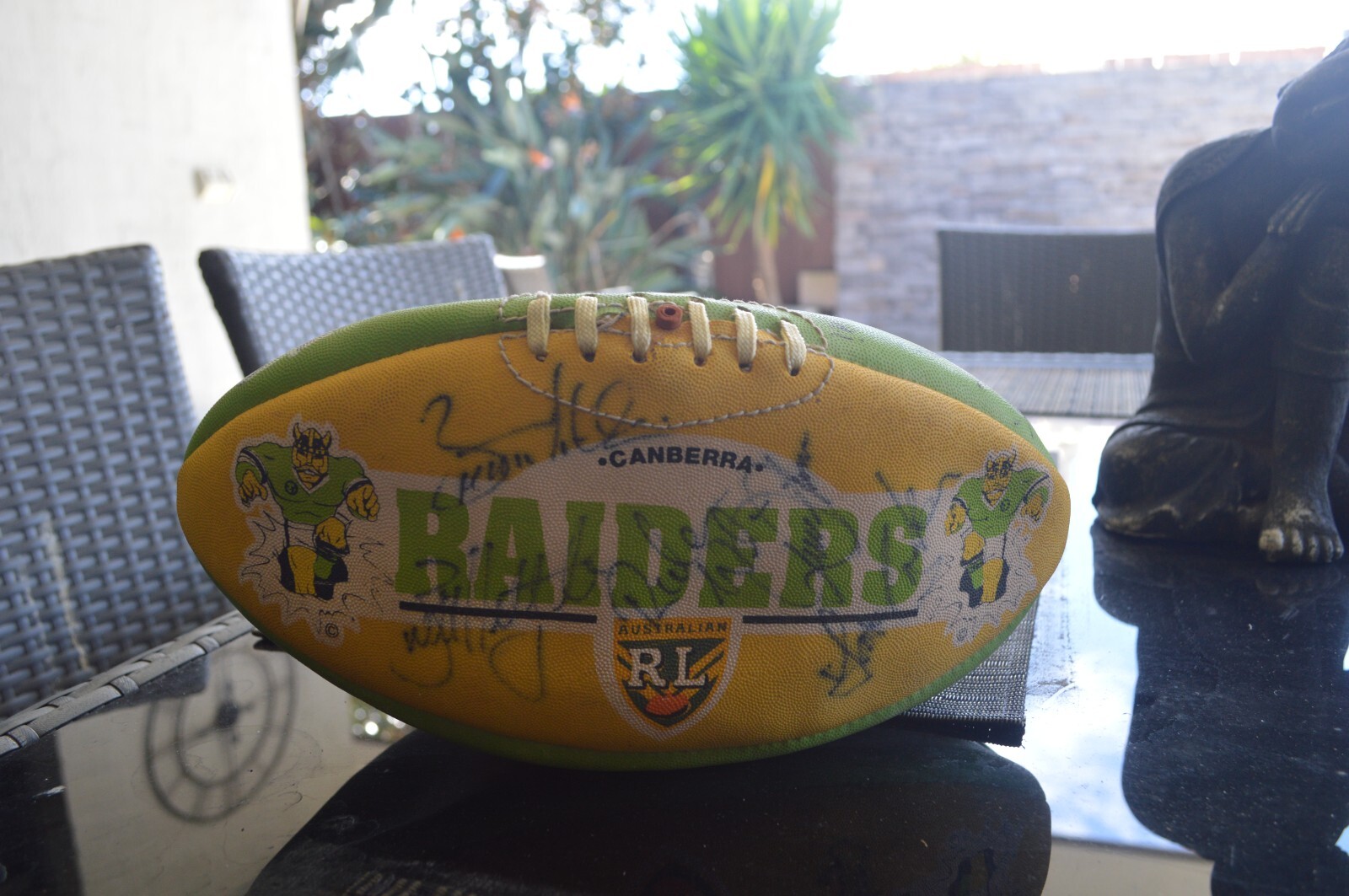 CANBERRA RAIDERS RARE SIGNED 1995 ARL FOOTBALL! LAURIE DALEY RICKY STUART