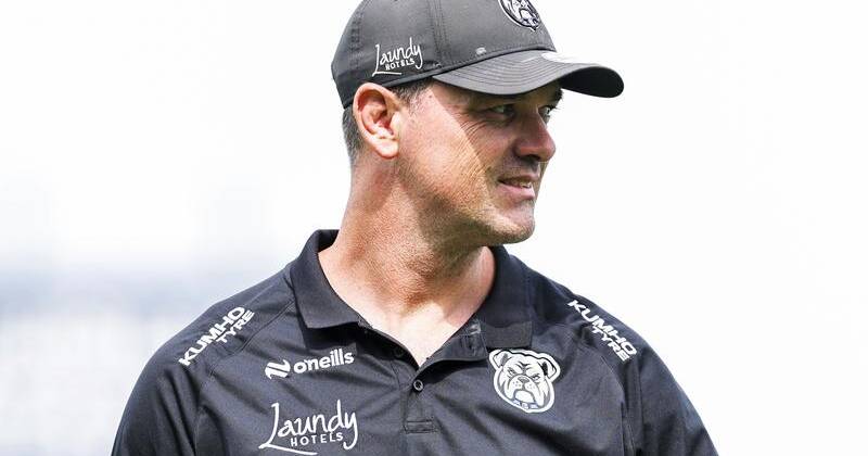 Cameron Ciraldo's hand was gashed after the coaching box glass at Canberra's GIO Stadium shattered. Photo: Mark Evans/AAP PHOTOS