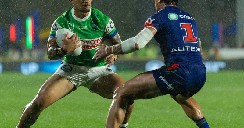 Simi Sasagi (l) is working hard to lock down a centre spot with the Raiders. Photo: Joshua Devenie/AAP PHOTOS