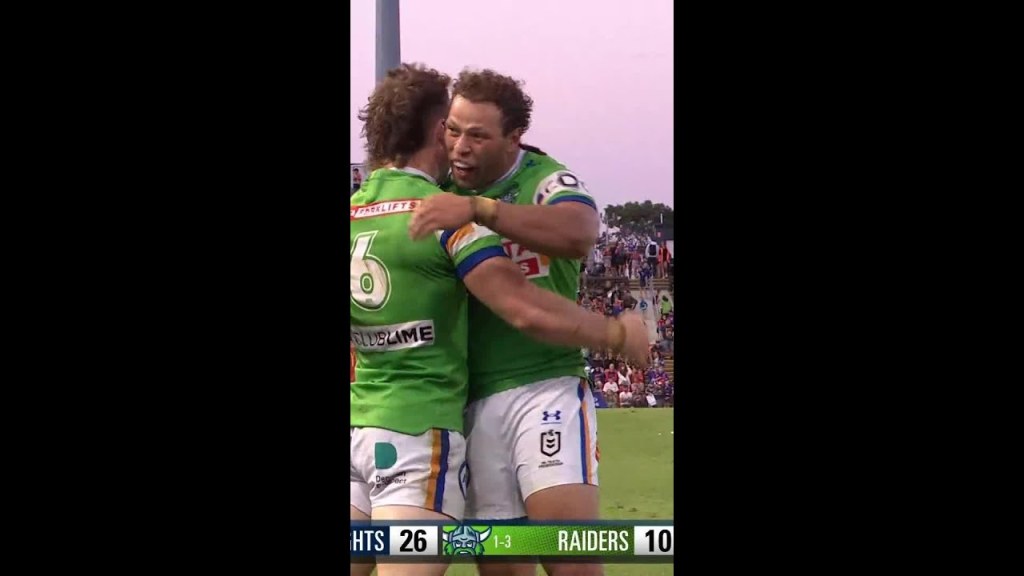 The short kick off works perfectly in the Raiders favour 👊