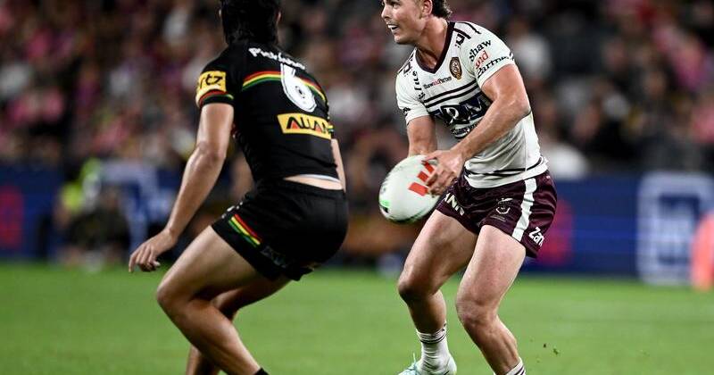 Teen star Joey Walsh (r) showed why Manly are excited by his NRL potential. Photo: Dan Himbrechts/AAP PHOTOS