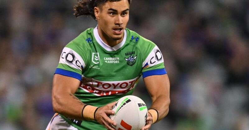 Kaeo Weekes is set to play five-eighth against the Titans because of the Raiders' player shortage.  Photo: Lukas Coch/AAP PHOTOS