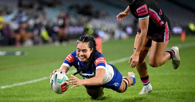 Simina Lokotui of the Bulldogs scores her third try of the NRLW match against the Sharks. Photo: Dan Himbrechts/AAP PHOTOS