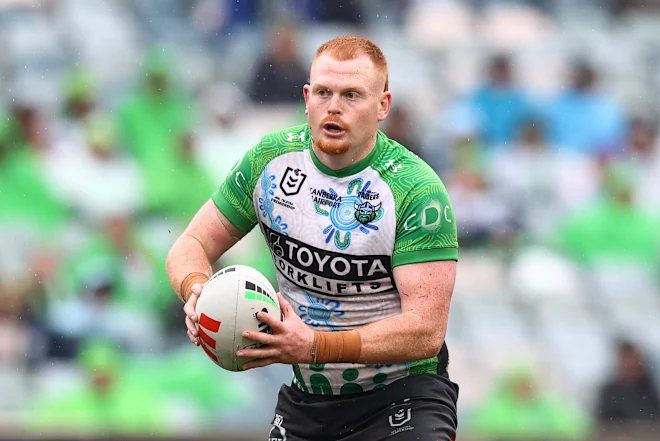 Bears switch attention from Paulo to dumped Raider