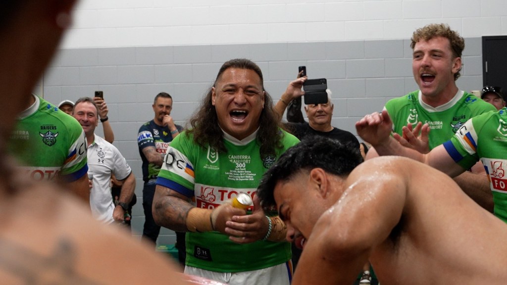 Team Song: Raiders v Cowboys